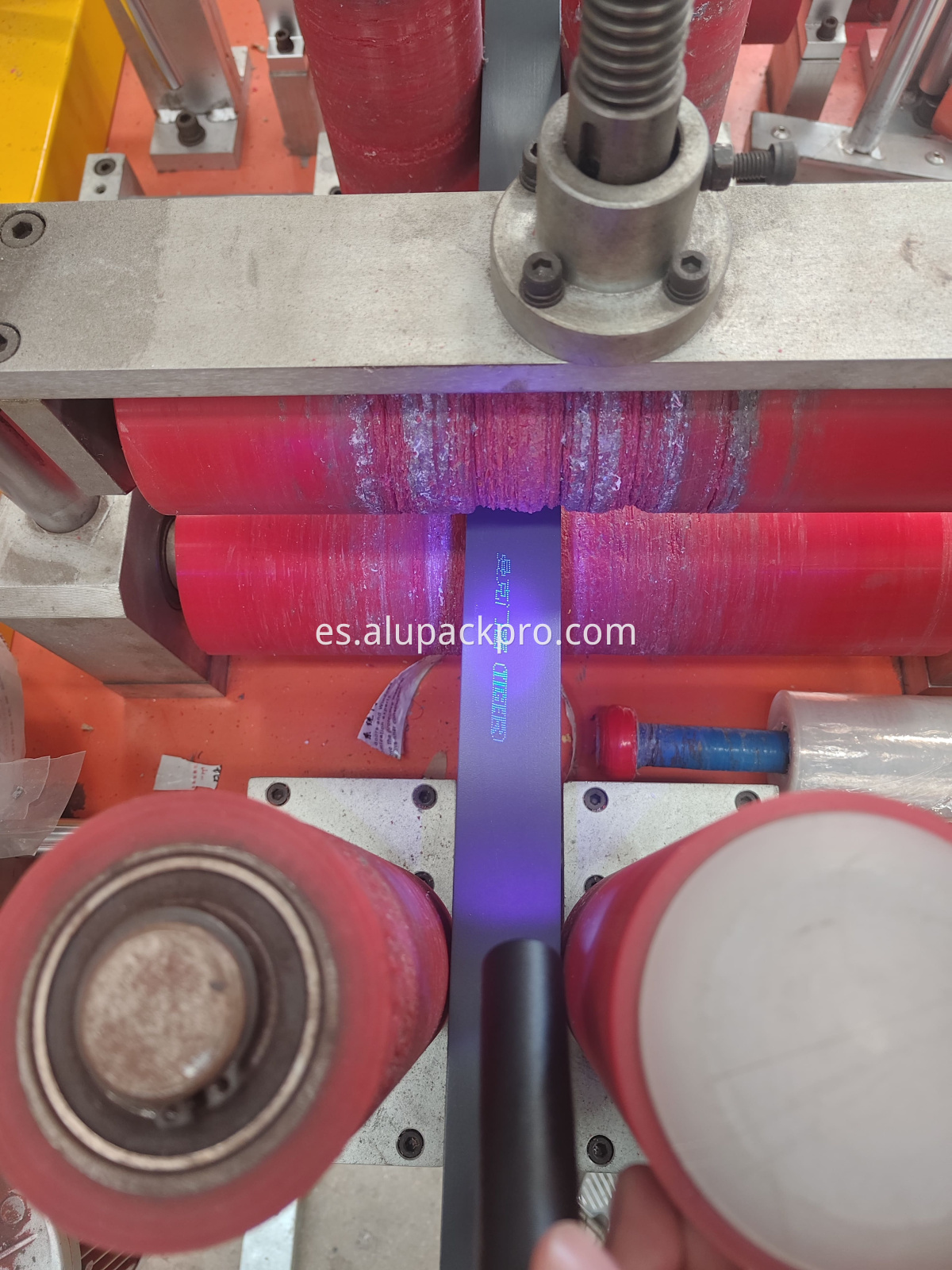 Laser coding machine for aluminum